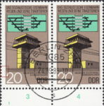 GDR 1985 German Railways postage stamp plate flaw Short thin vertical line outside the left frame.